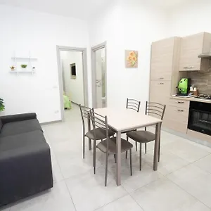Appartamento Casa Vacanza Serafino, Aeroporto di Catania Fontana Rossa
